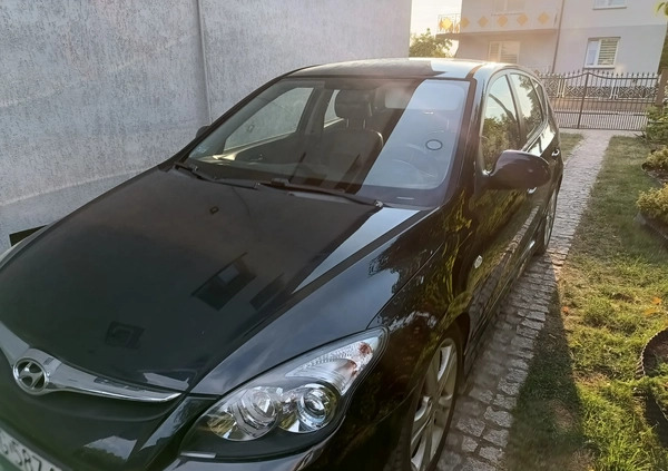 Hyundai I30 cena 15500 przebieg: 235000, rok produkcji 2010 z Ozorków małe 277